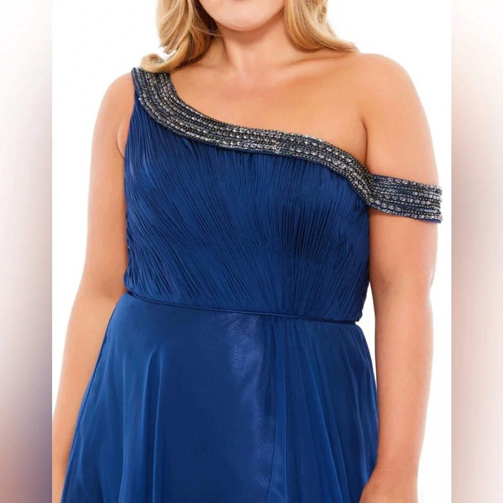 Mac Duggal Beaded Drop Shoulder Pleated Flowy Gown‎ in Size 14w Plus Sized NWT